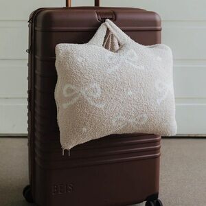 Staykation Sand Bow Backpack Quillow (50*60) Blanket